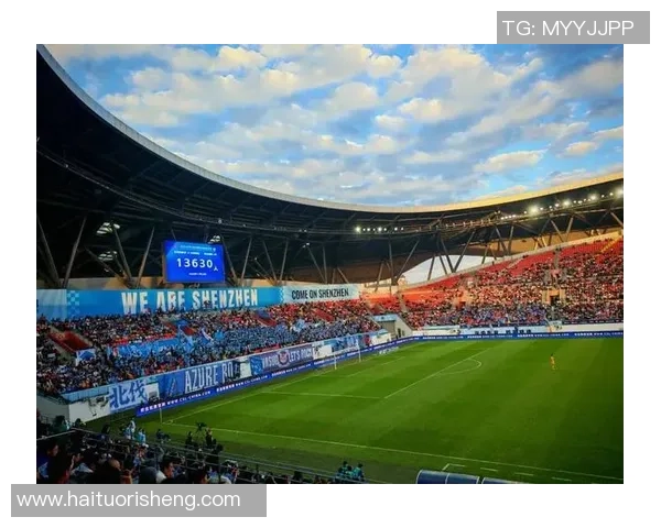 超级企鹅足球明星赛盛况空前球迷热情高涨共同见证精彩瞬间